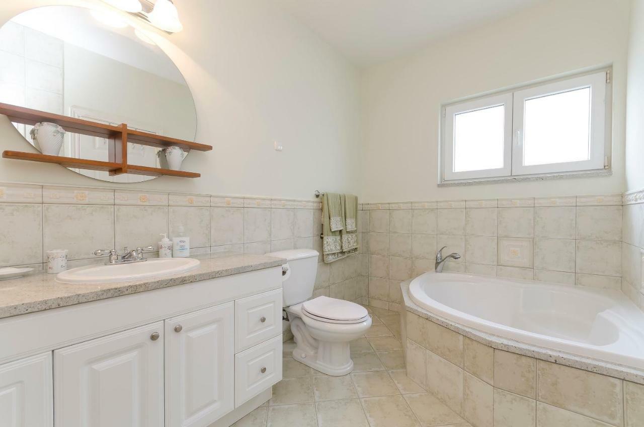 Apartment Canada Dream Vacation Srima Luaran gambar